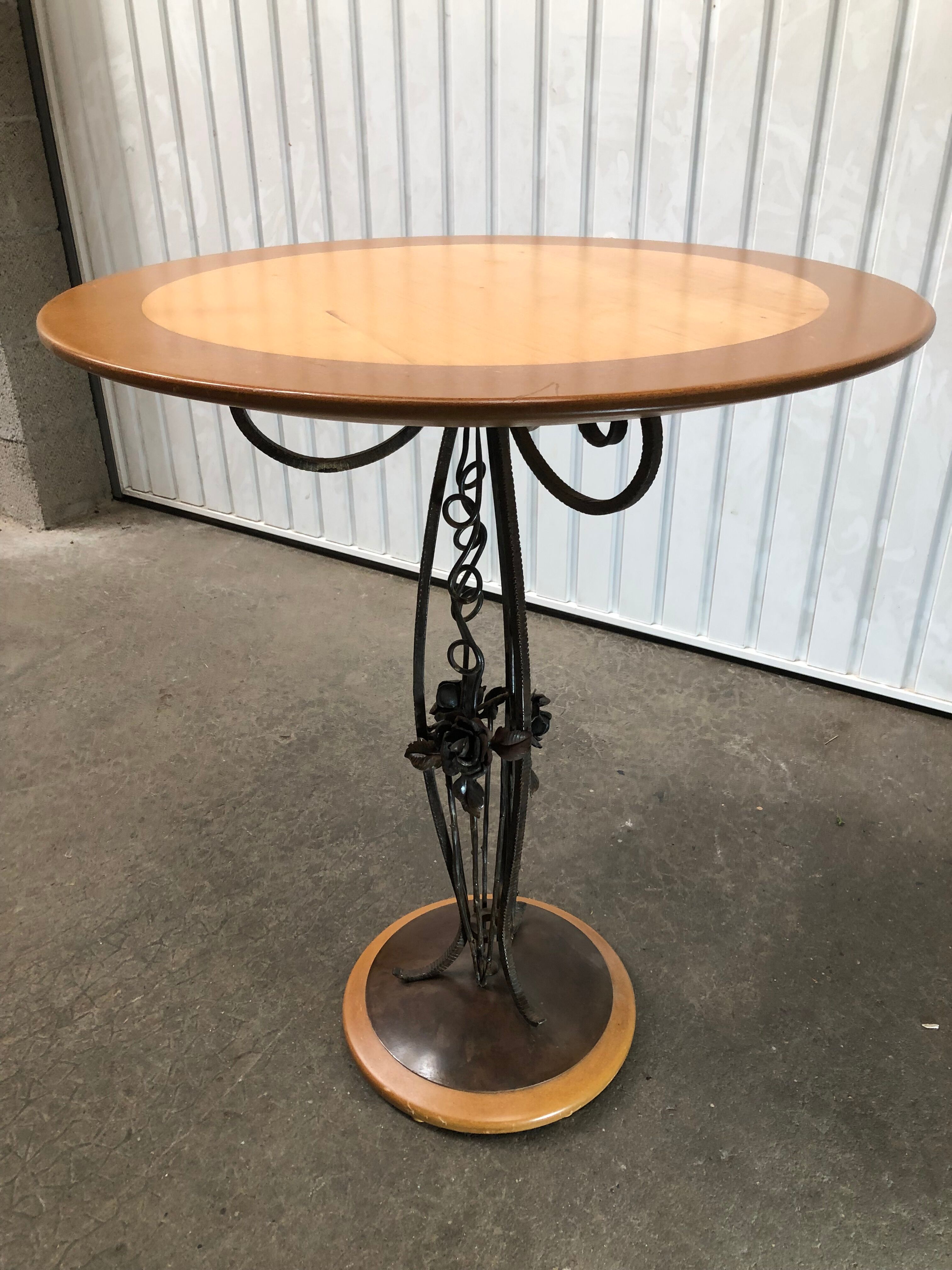 Art deco style pedestal table
