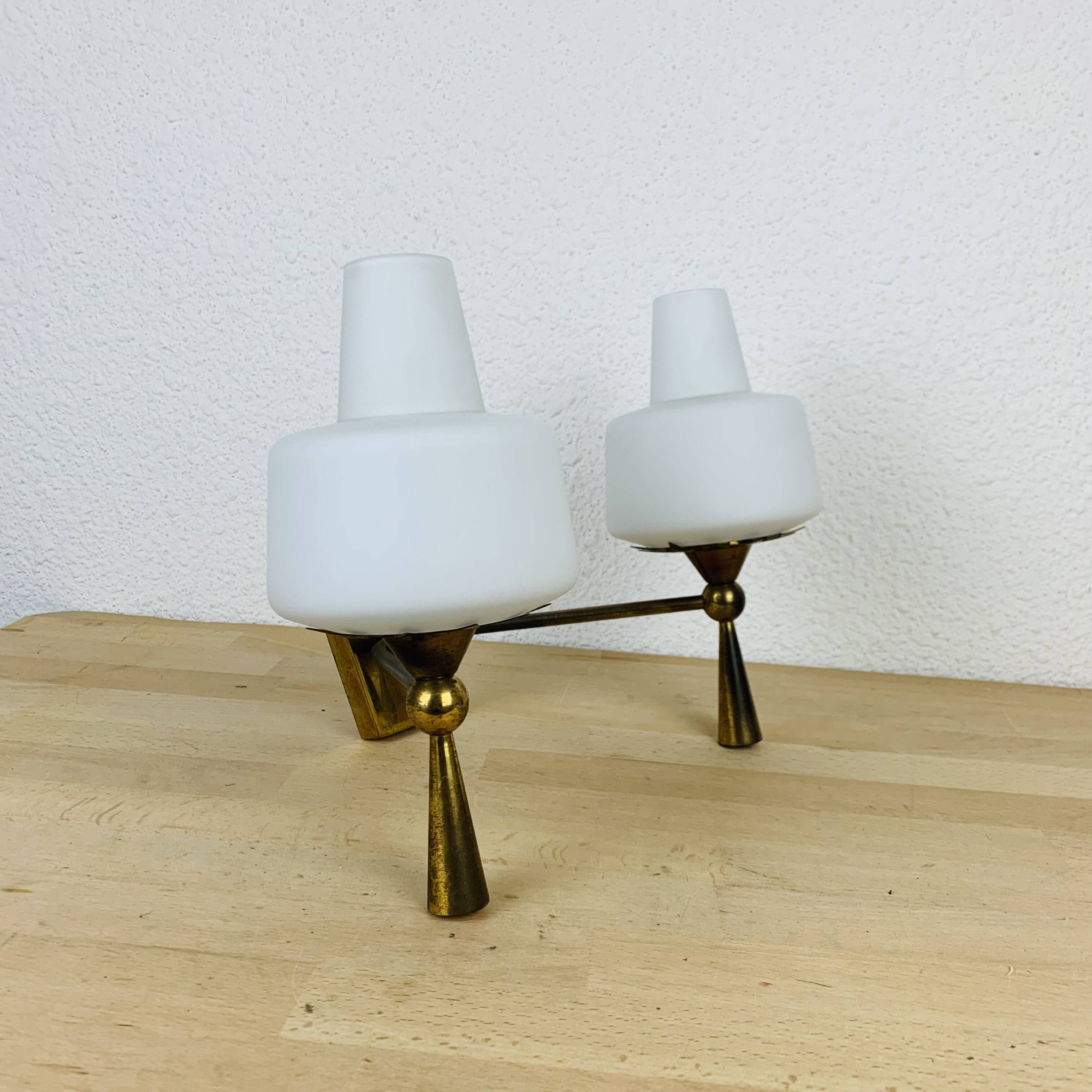 Double opaline and brass wall light from the 50s, lunel, arlus