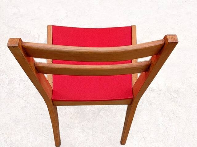 Vintage chairs from the 1950s in wood and faux leather.