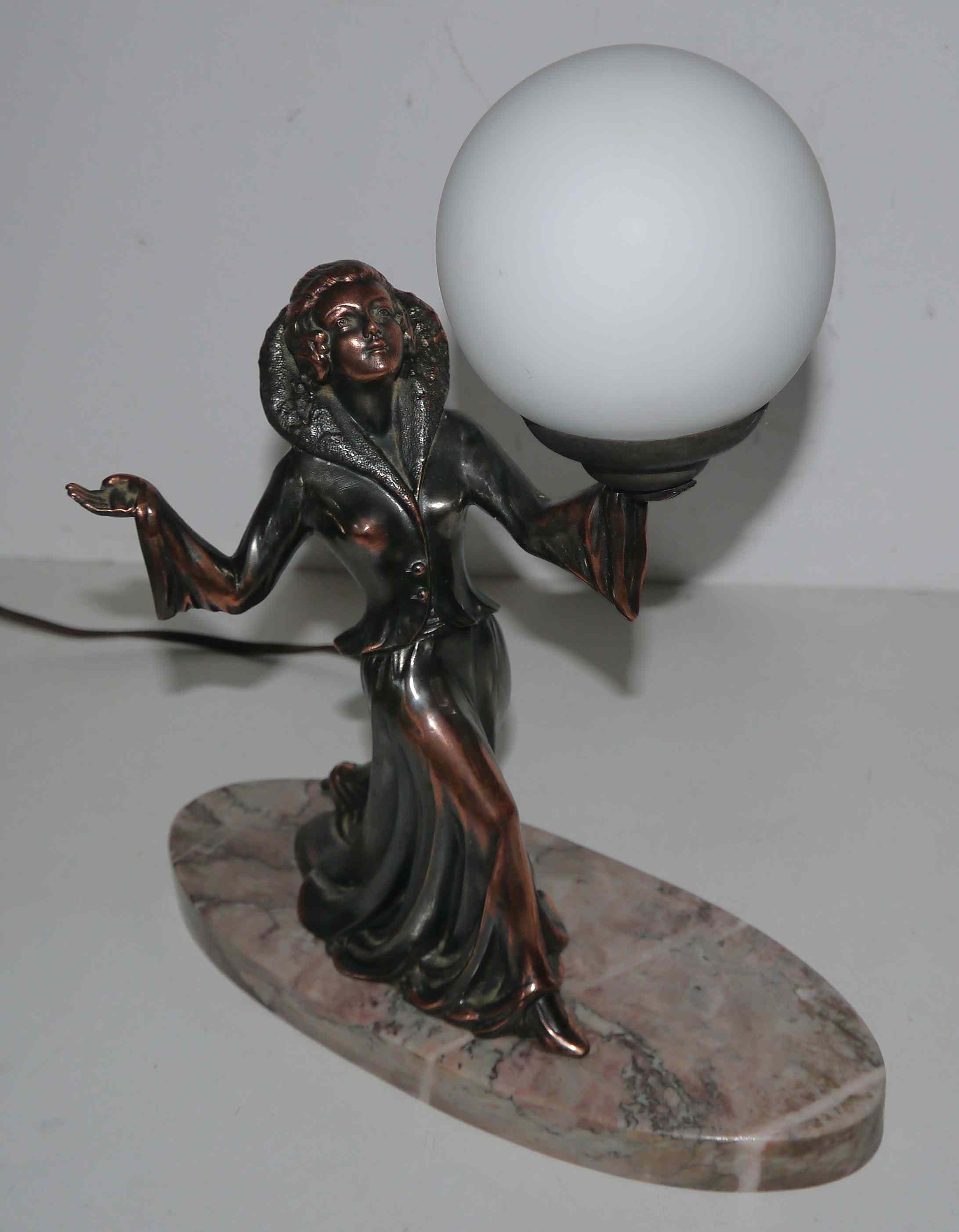Art deco lamp in regul and marble "woman holding a globe"