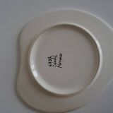 Assiette en céramique peint à la main et signé