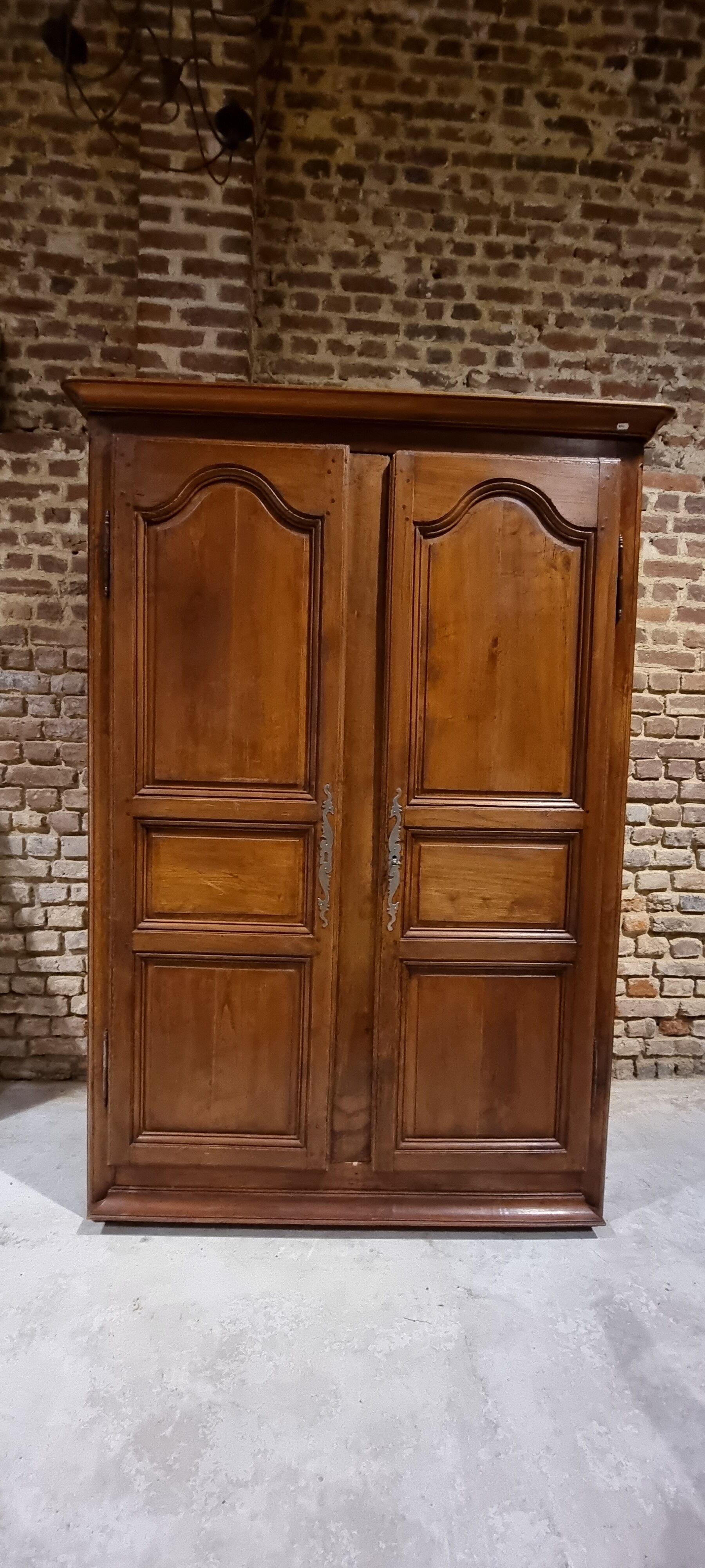 Wardrobe in solid wood