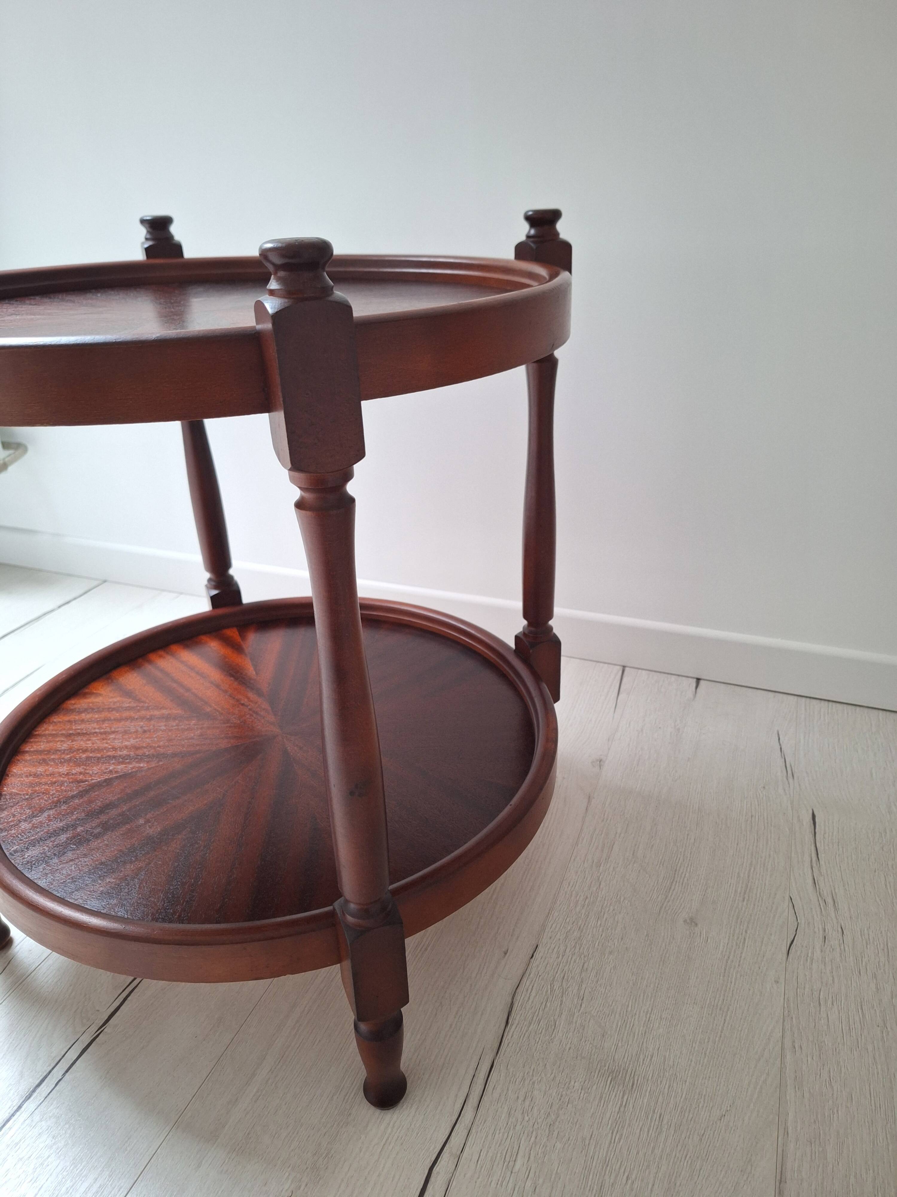 Coffee table / Side table / Round wooden end table