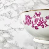 Set consisting of 5 bowls and a porcelain bowl decorated with pink flowers and golden fillet