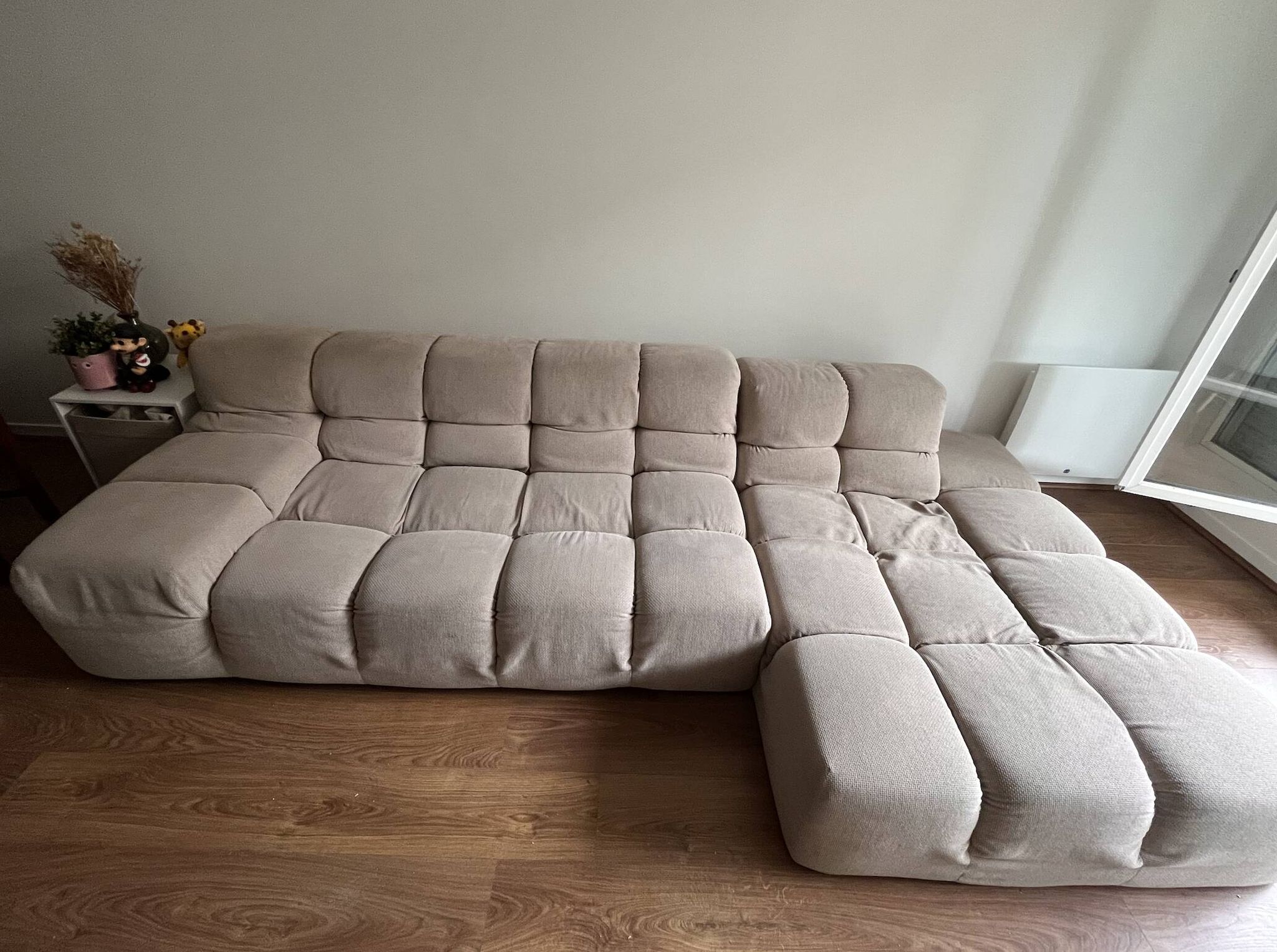 Tufty-Time sofa with chaise longue - beige