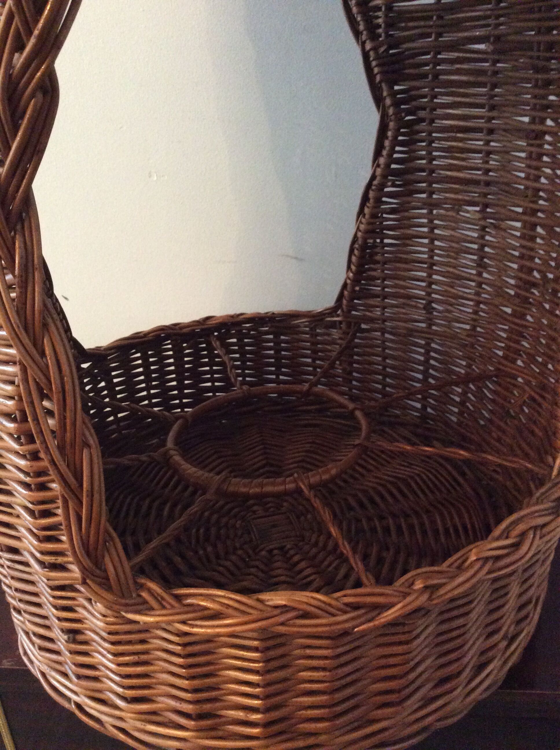 Vintage bar from the 70s in rattan and wicker