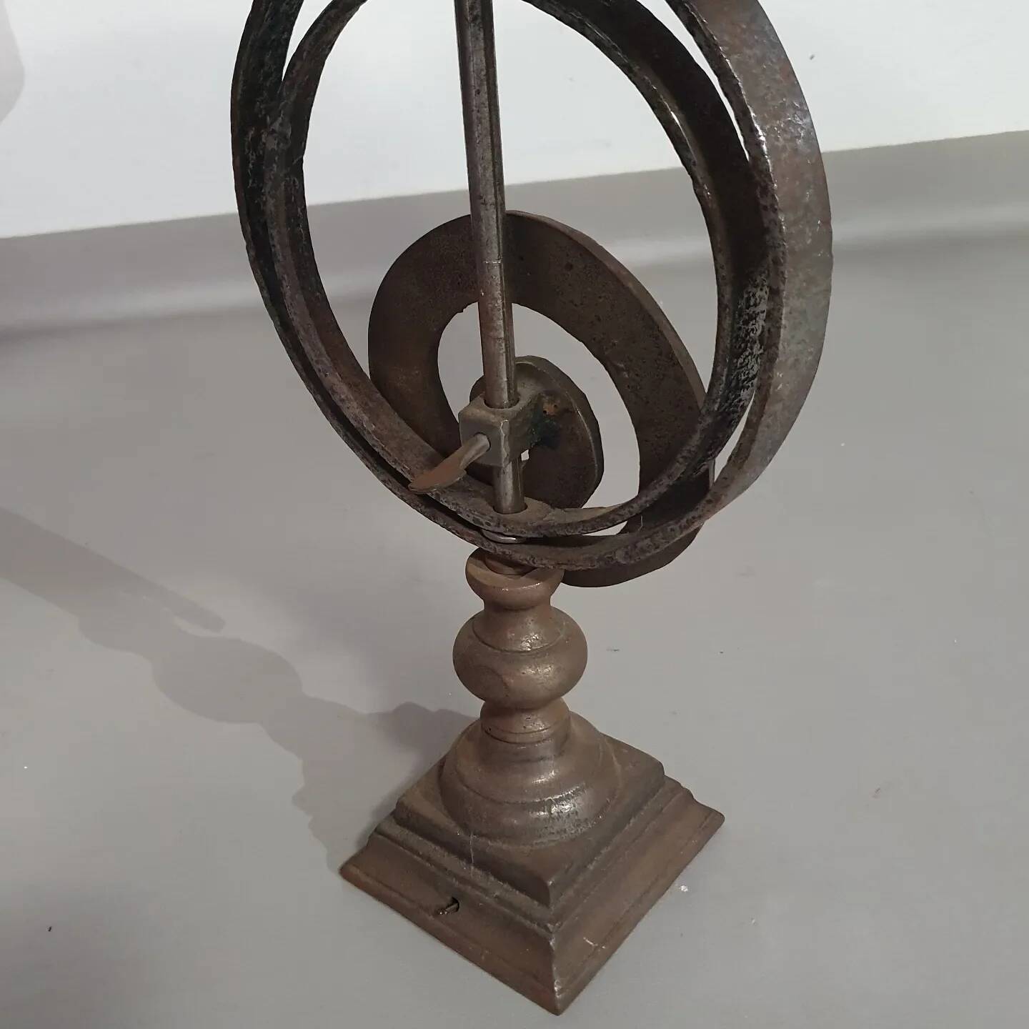 Lampe brutaliste