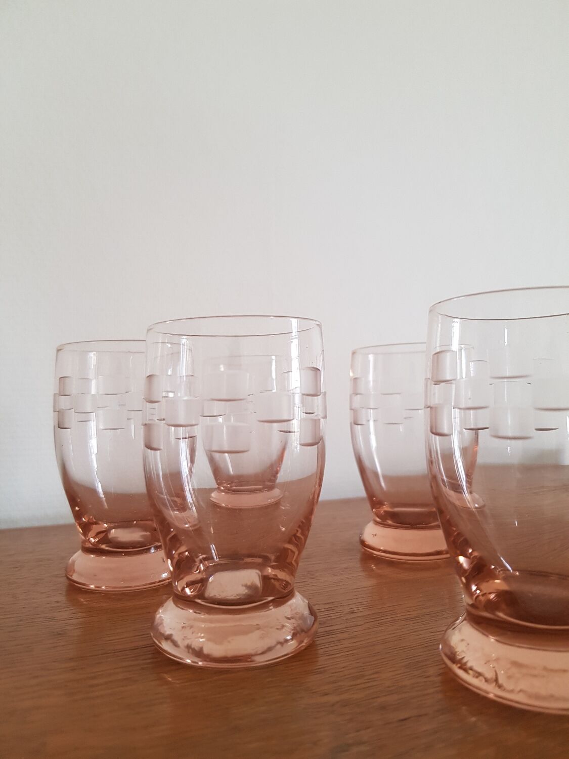 Set of 5 pink glasses