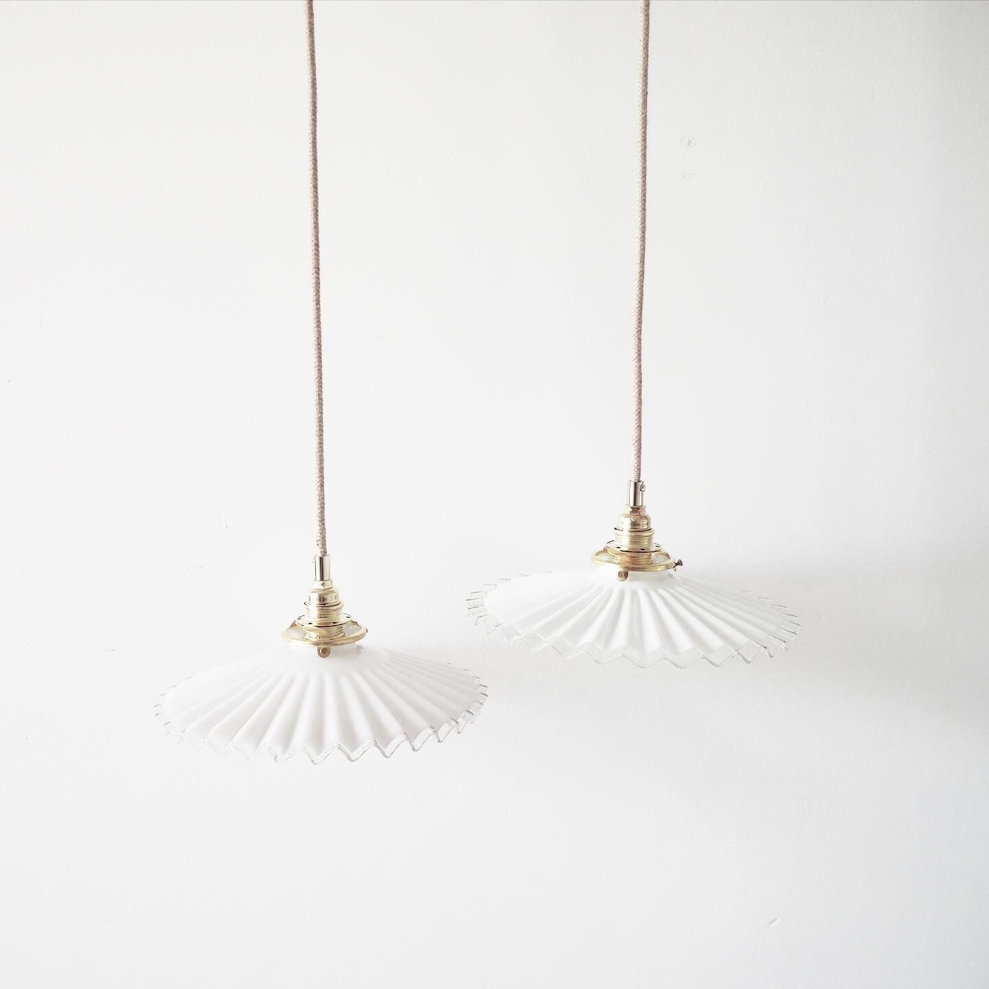 Suspension en opaline dentelée