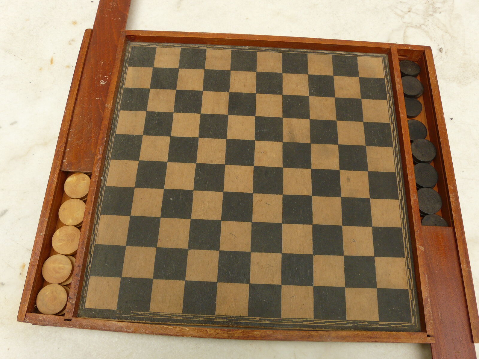 Old lady game and chess