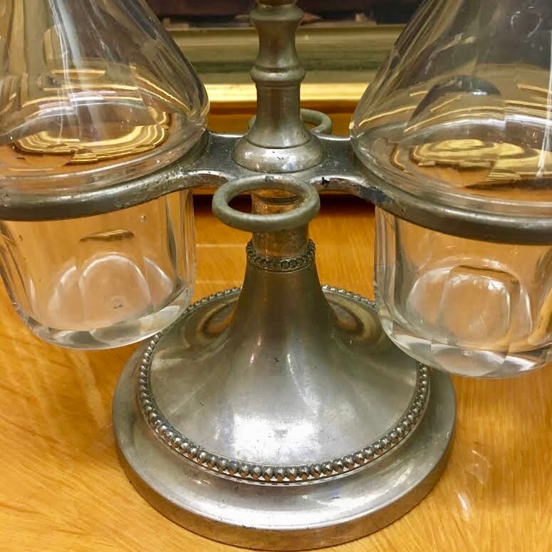 Wine maker oiler stowed former 19th/ 20th