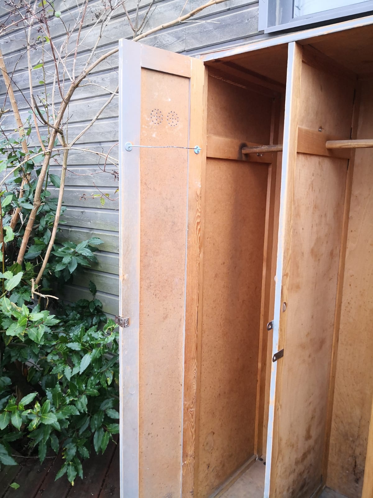 Vestiaire industriel vintage en bois