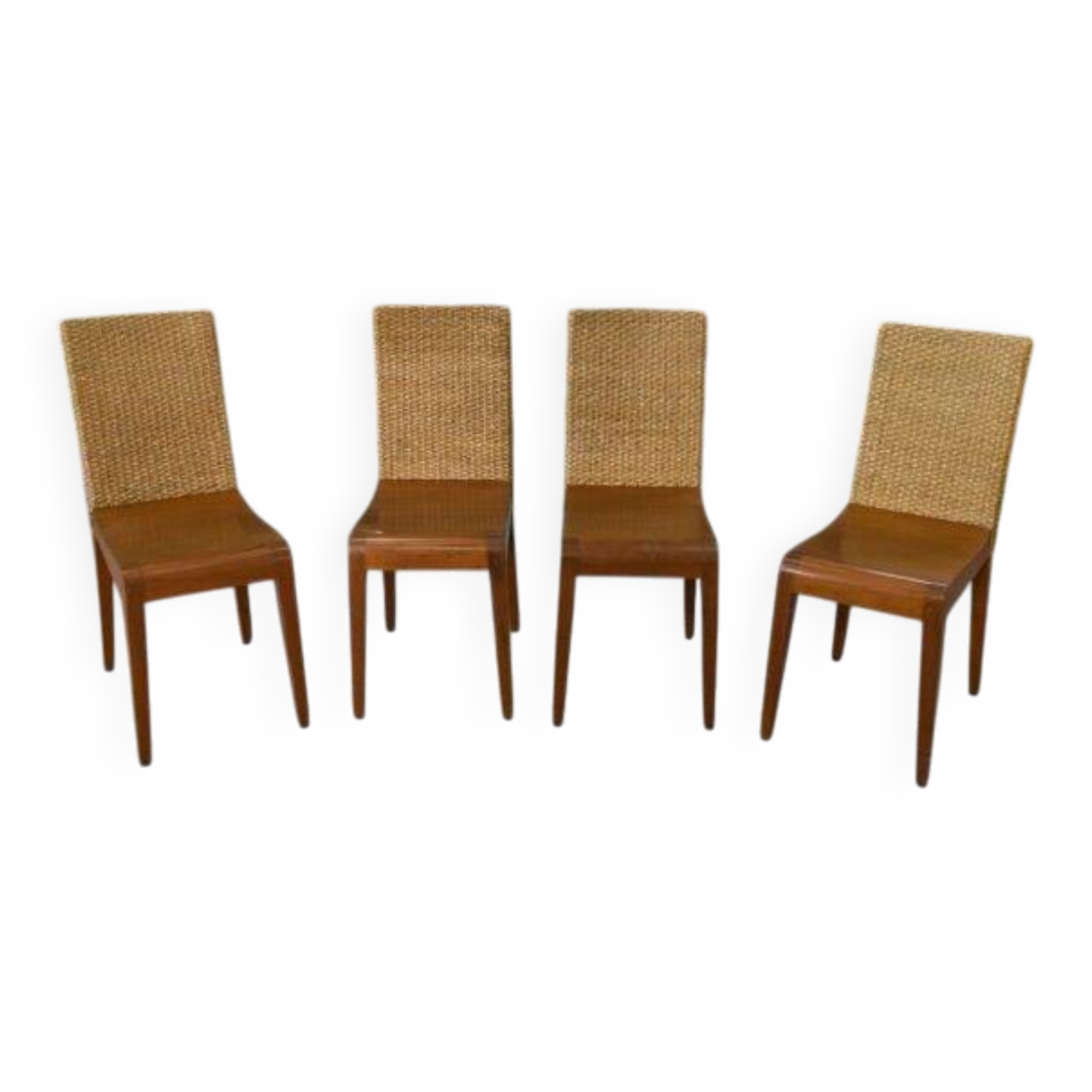 4 chaises éditées par Yothaka
