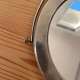 Miroir rond vintage en métal argenté.