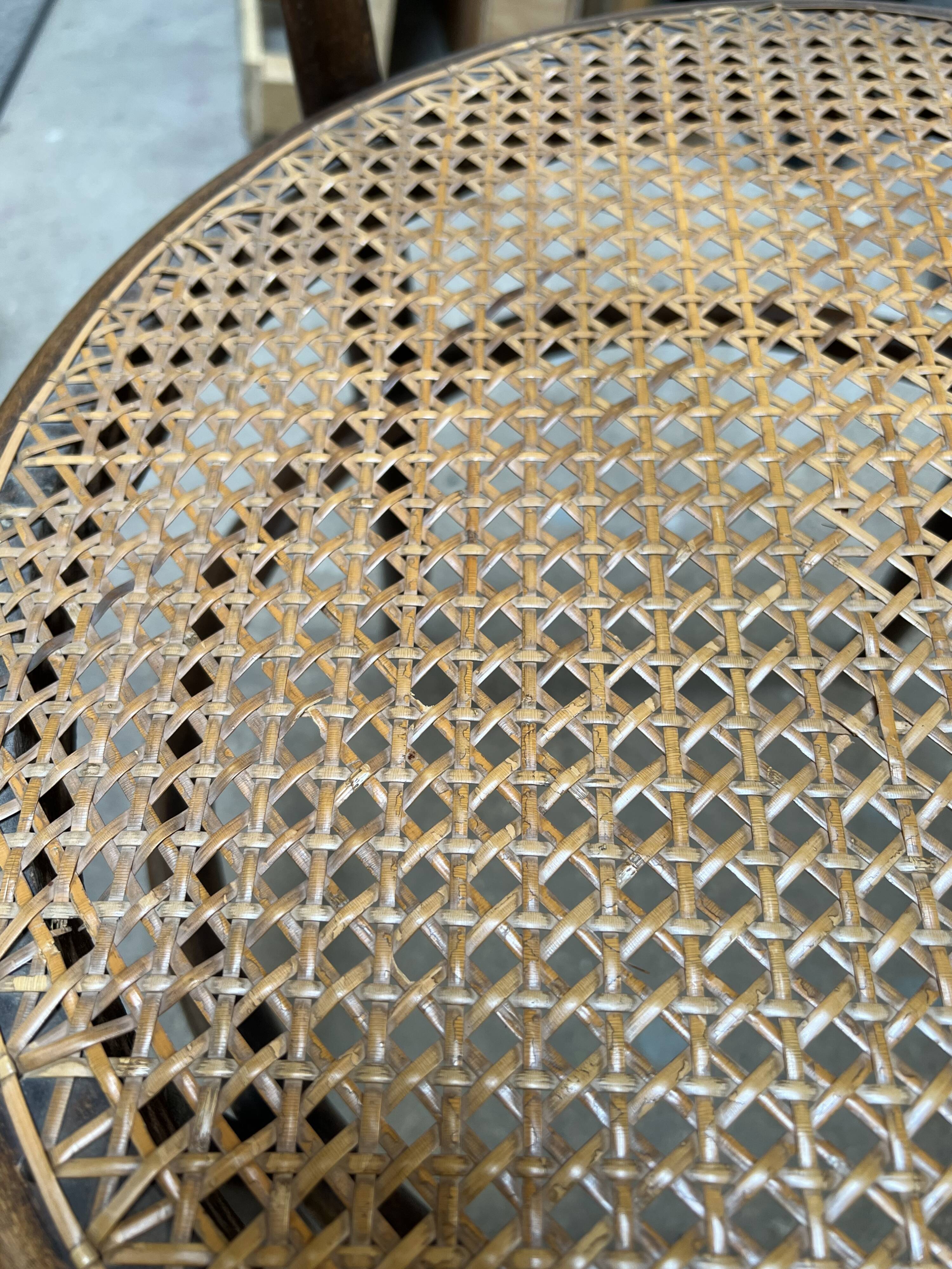 Thonet 209 chair by Mundus