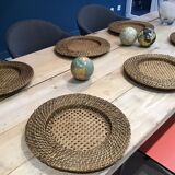 Under wicker plates