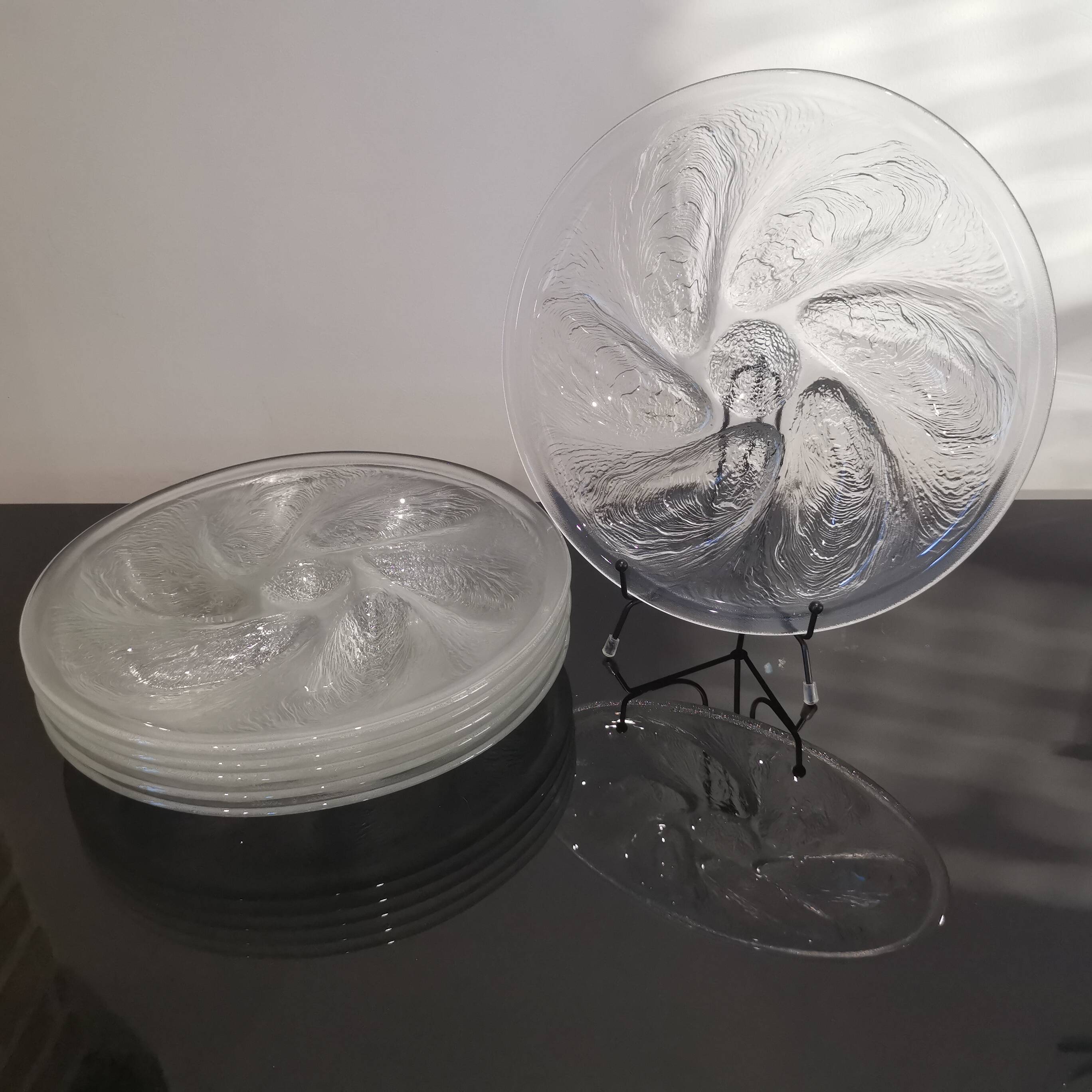 6 embossed glass oyster plates, 1970s Arcoroc France