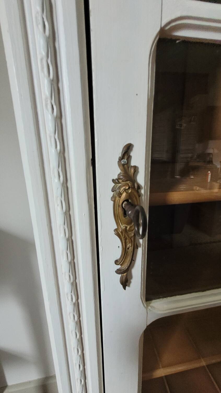 Armoire parisienne bonnetière vitrée