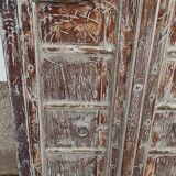 Armoire en bois ancien avec deux portes