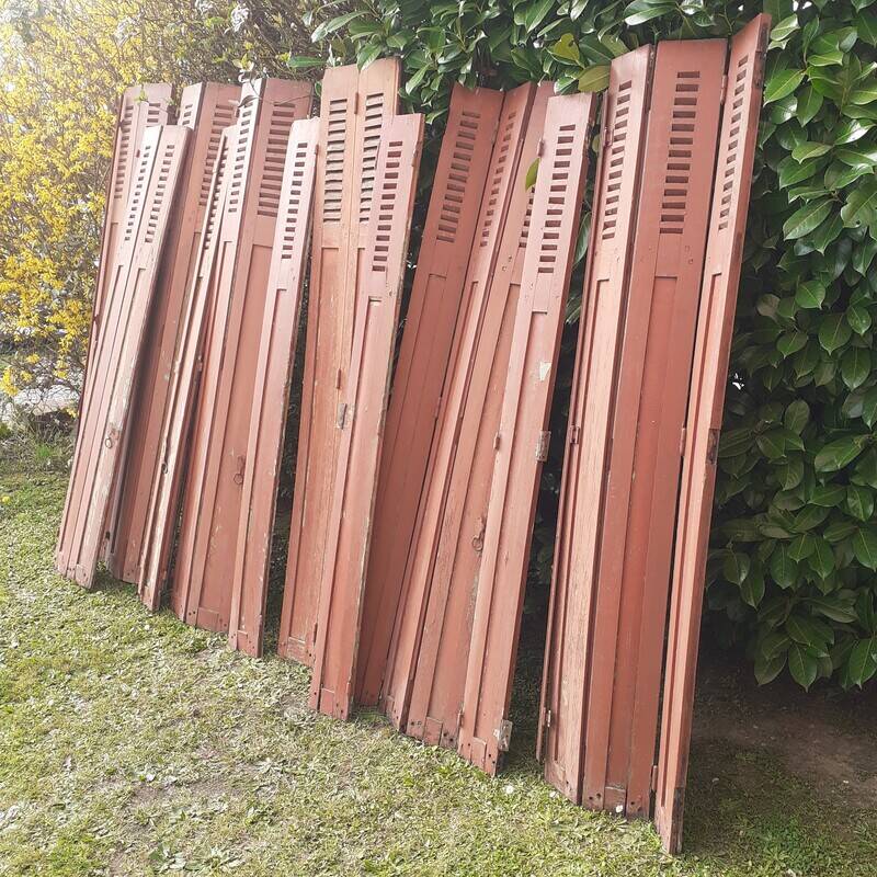Volets anciens persiennes en parties hautes panneaux pliants bois massif
