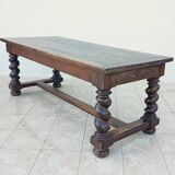 Louis XIII walnut table from the 19th century.