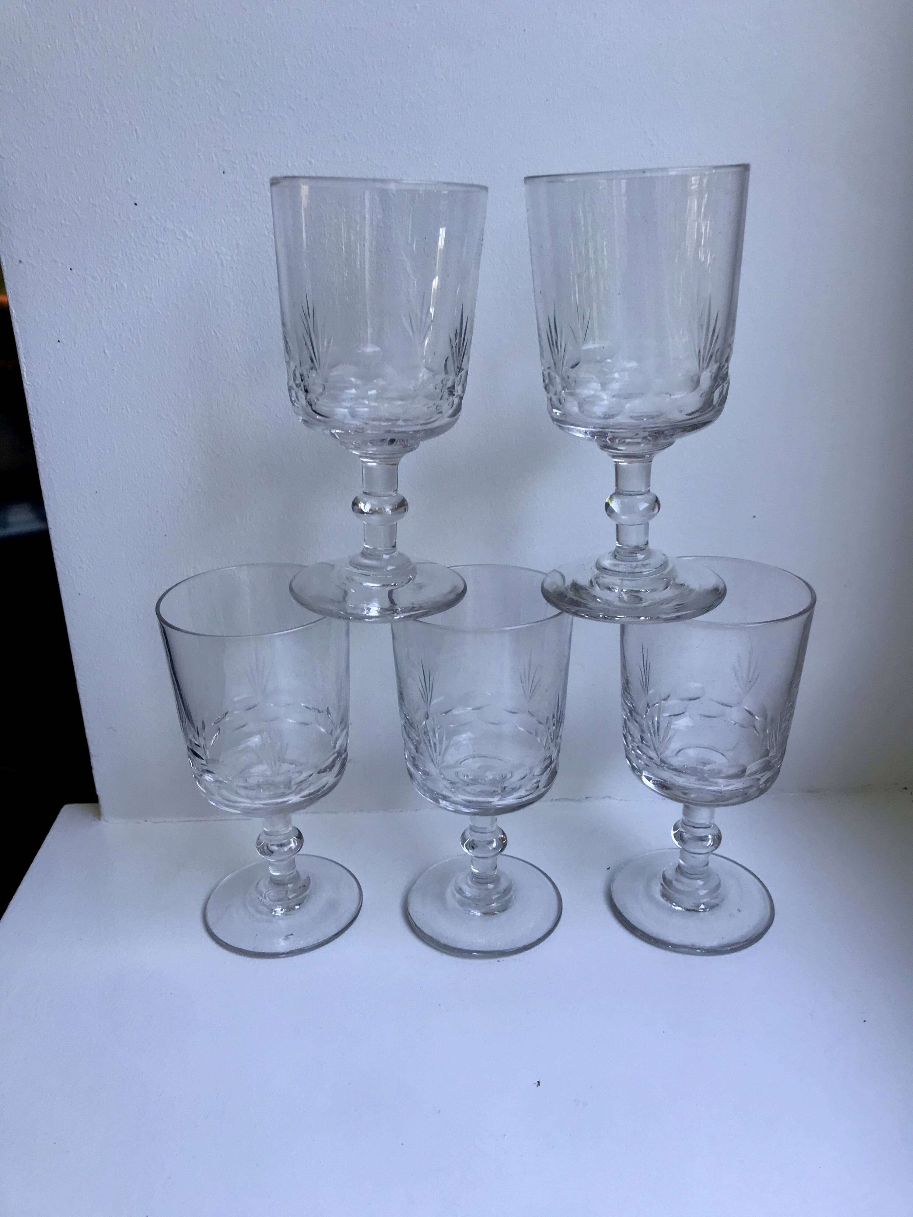 Set of 5 small crystal wine glasses engraved 50-60s