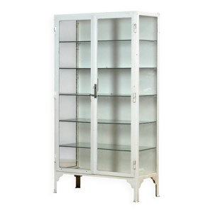 Armoire à pharmacie