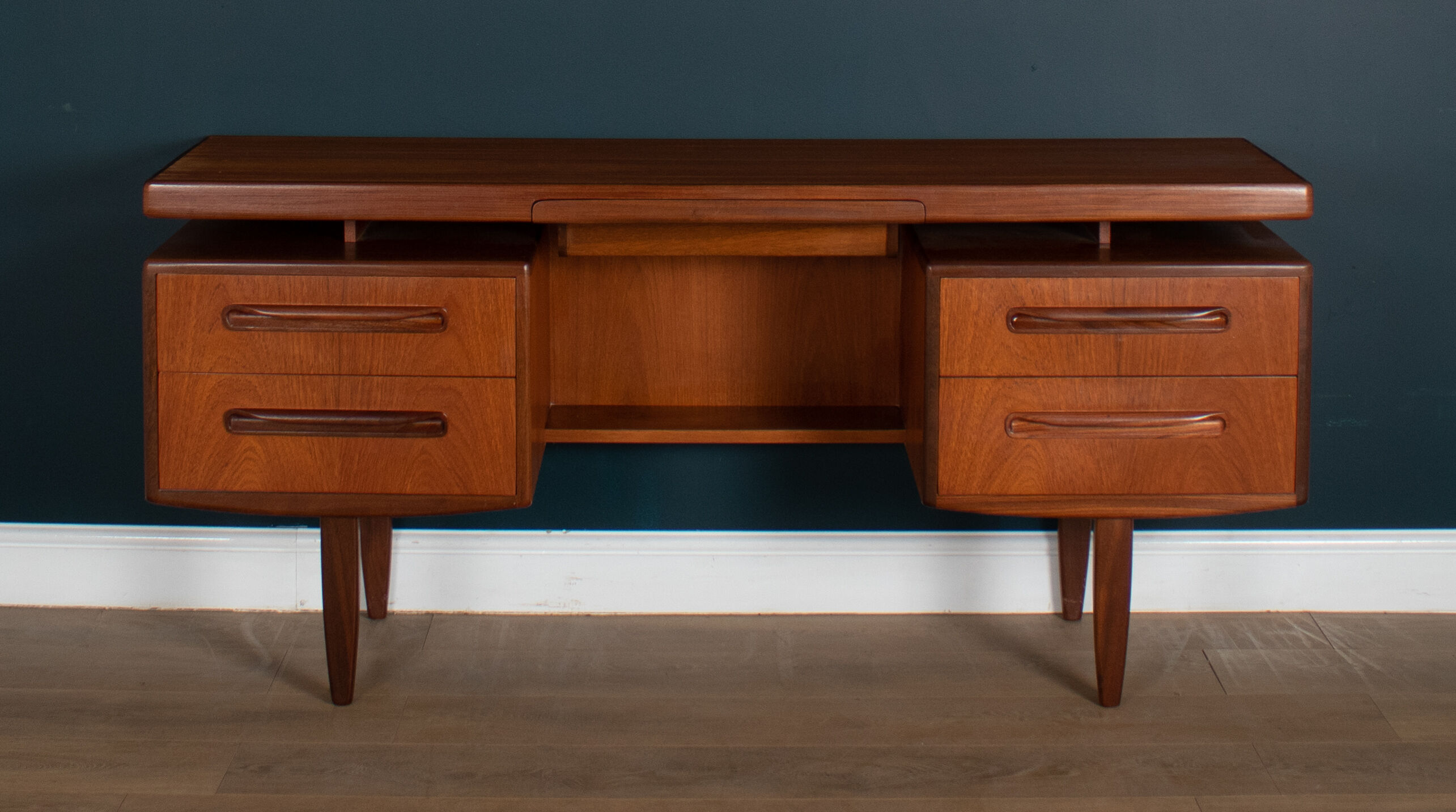 Bureau par Victor Wilkins pour G-plan
