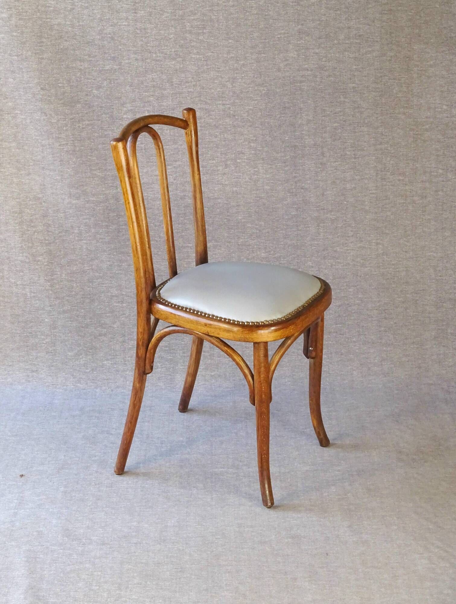 Chaise Baumann Bistrot N°56, vers 1925 assise cuir gris