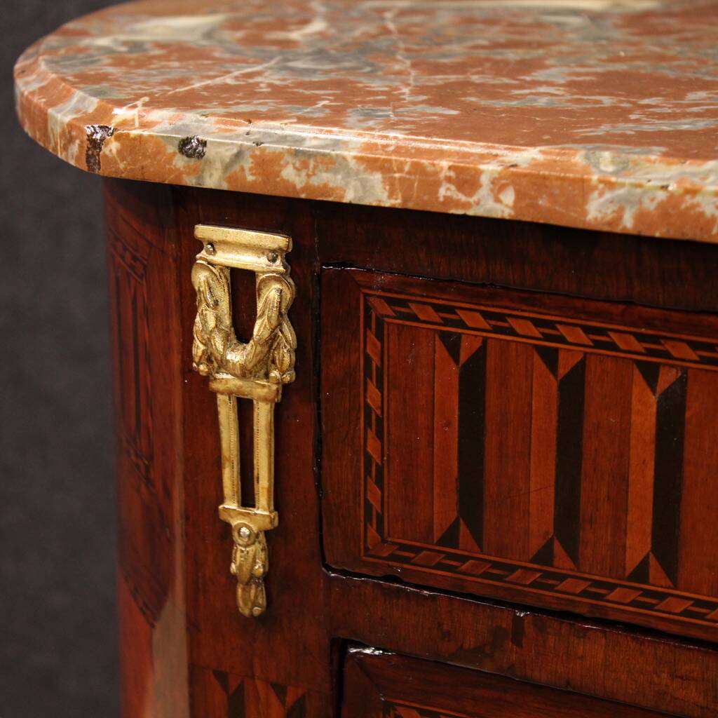 Commode Louis-Philippe du XIXe siècle à qutre tiroirs en noyer vec