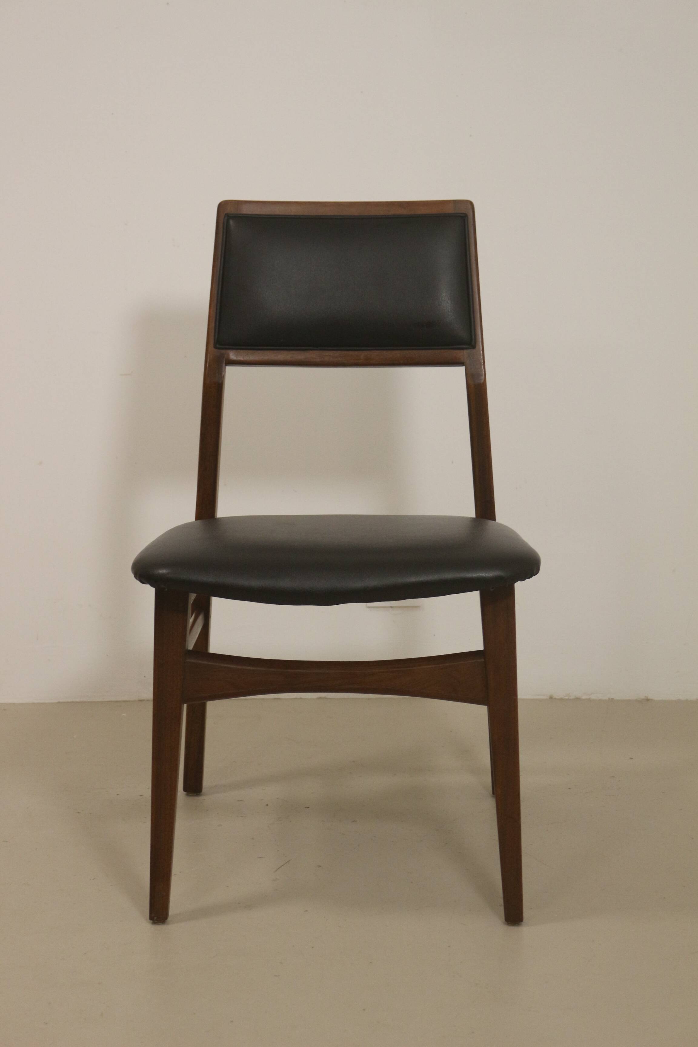 Set of 4 dining chairs Foster McDavid year 70.