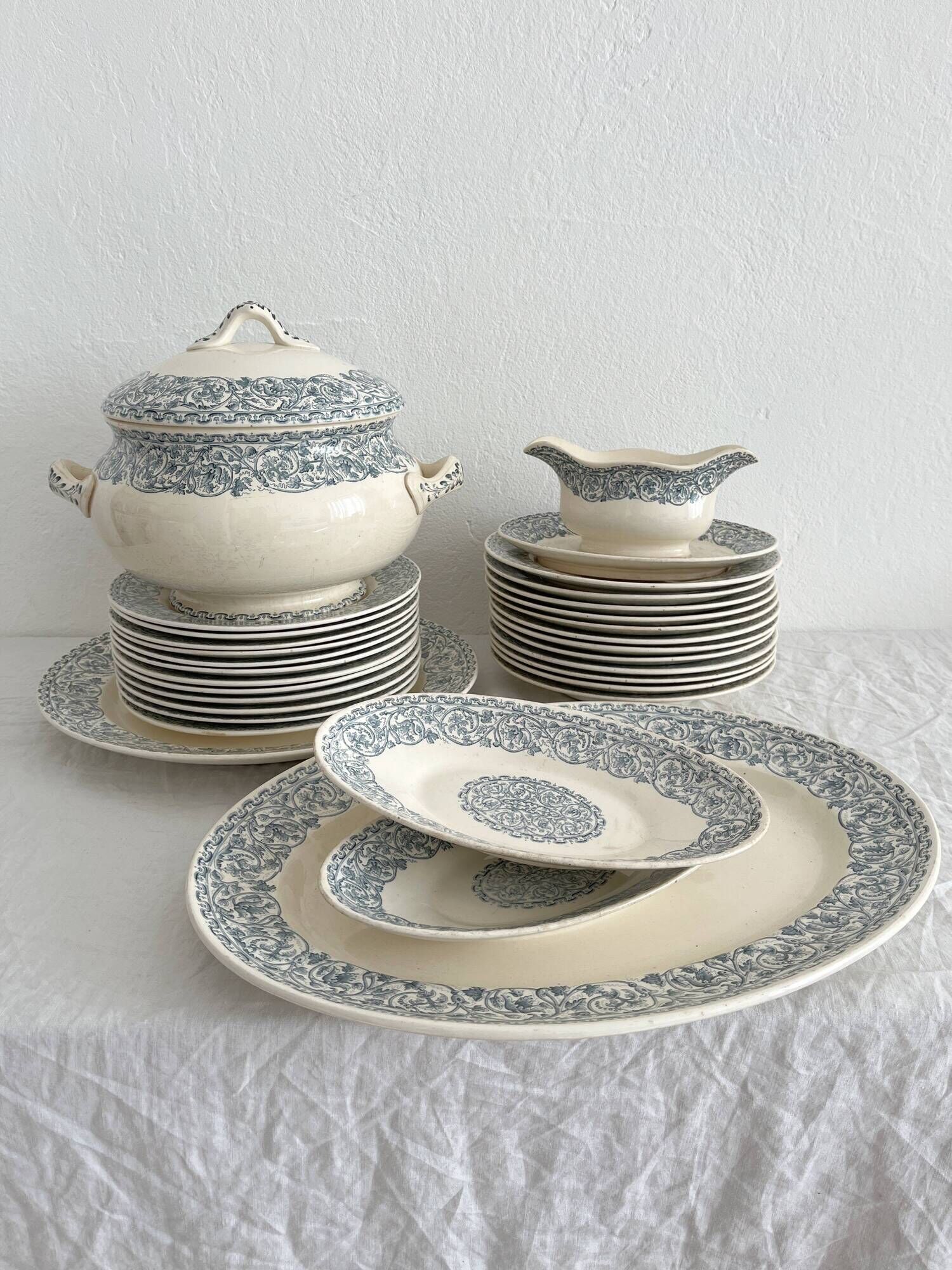 "Renaissance" ironstone dinnerware set from Creil and Montereau - 30 pieces