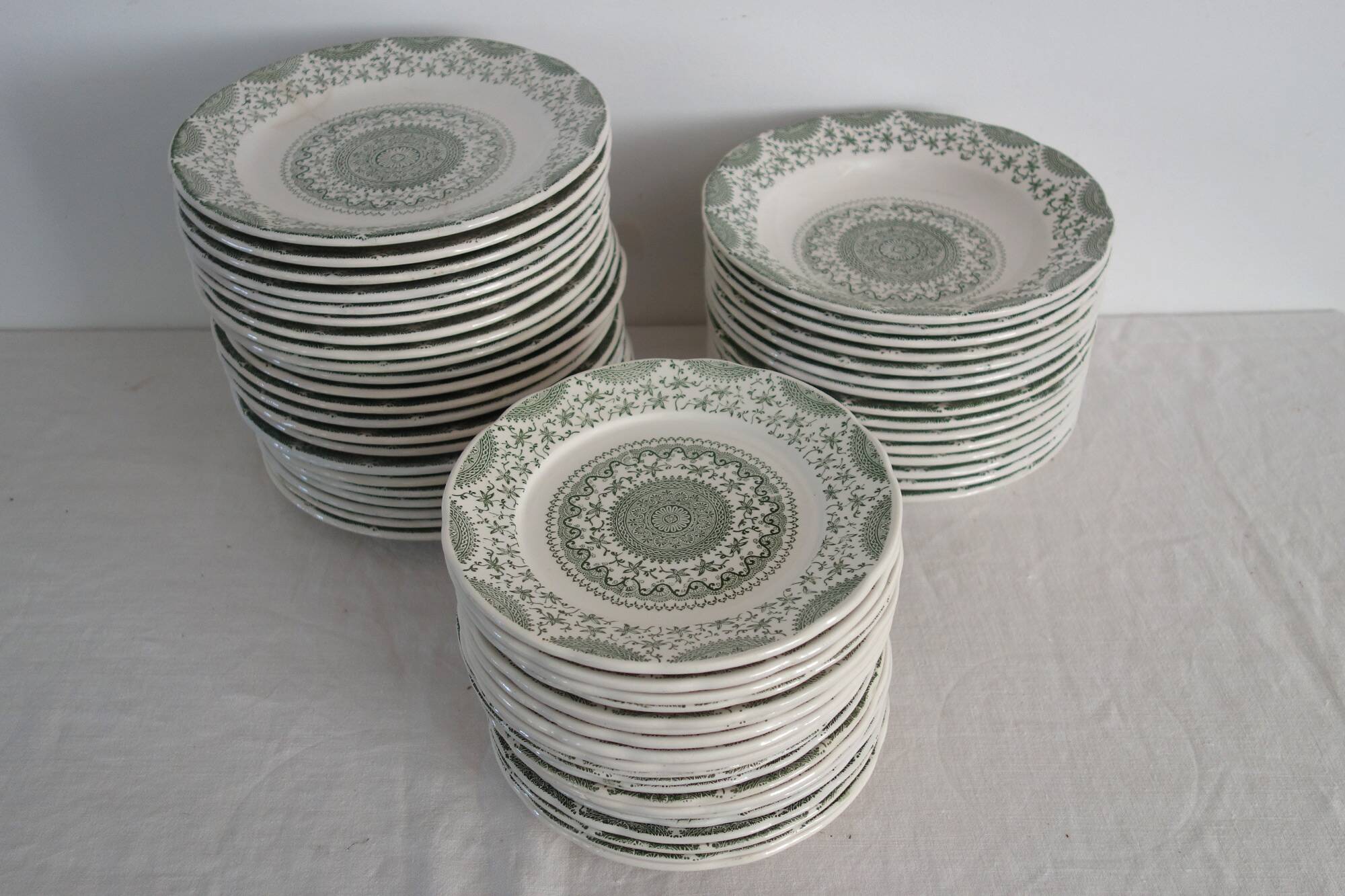 8 flat plates Fine Ware earthenware
