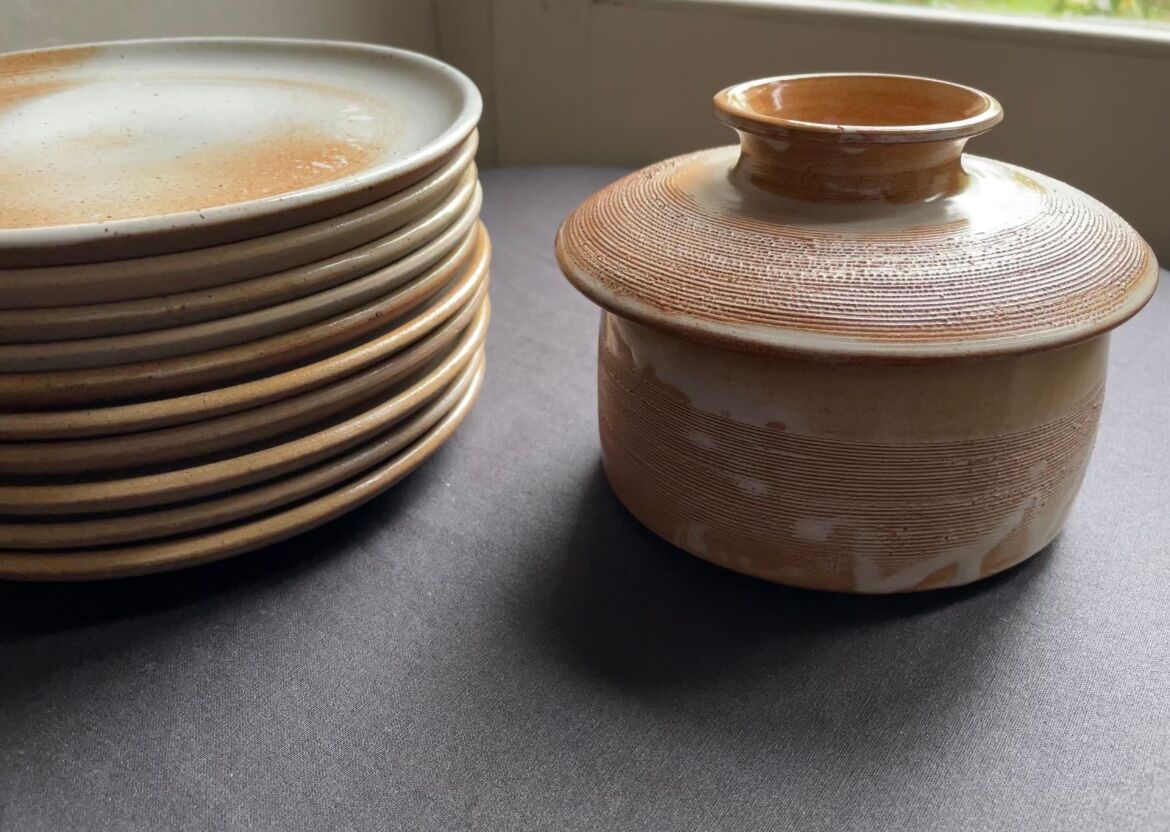 Pot with lid in stoneware vallauris