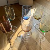 Verres à pied colorés