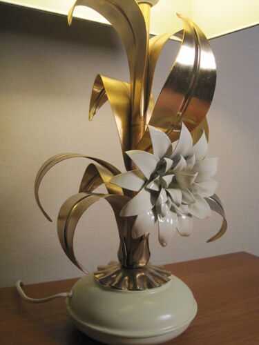 Lampe de table vintage 1960 1970 fleur feuillage en métal doré et blanc écru