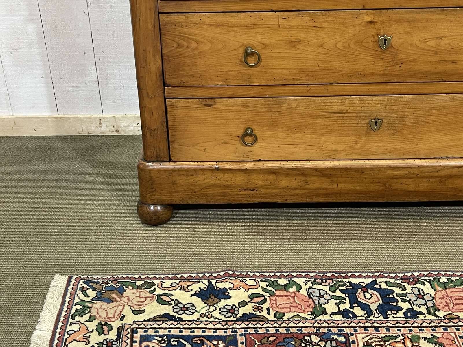 Commode Restauration XIXème en merisier et dessus marbre noir