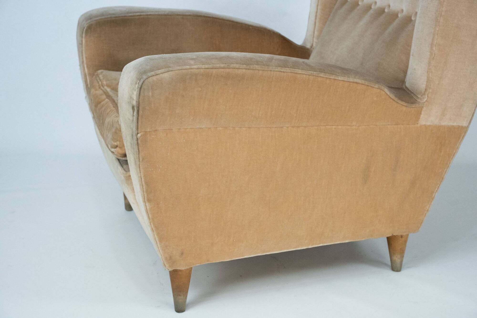 Mid-Century attributed Melchiorre Bega single Armchair in velvet. Italy 195