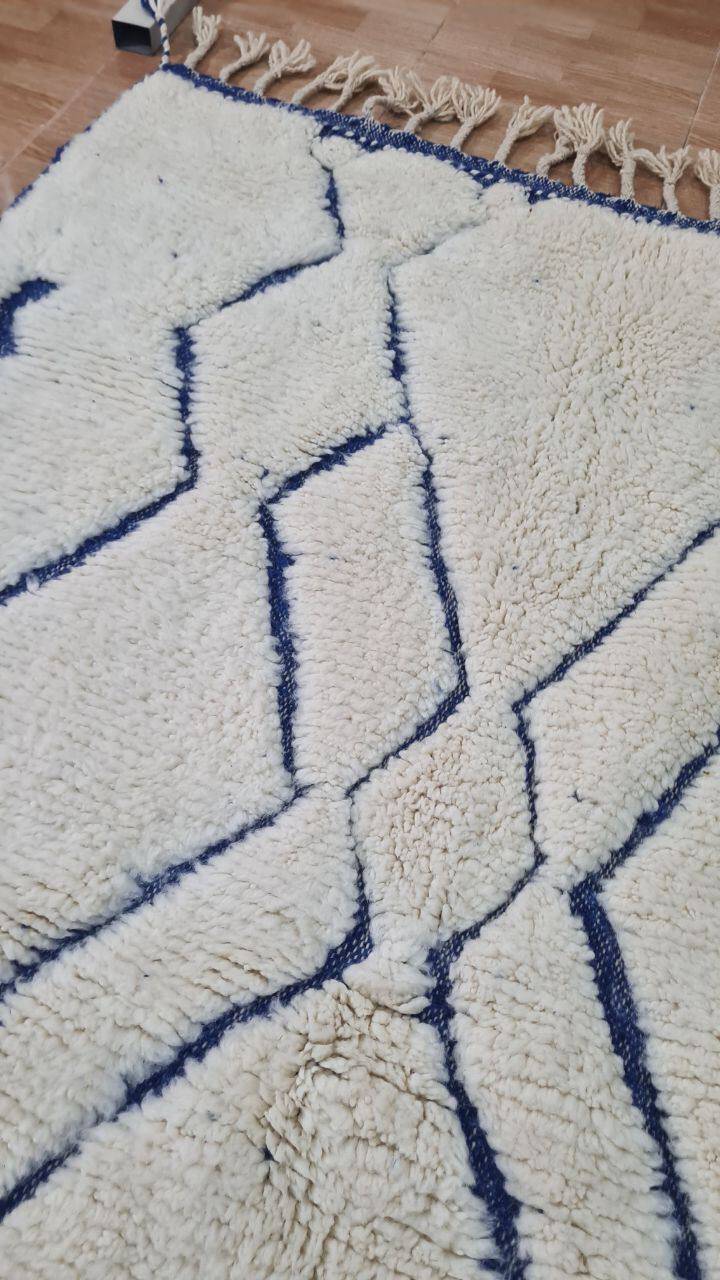 Handmade Beni Ourain Berber Rug with Blue Diamond Lines Pattern – 250x150 cm