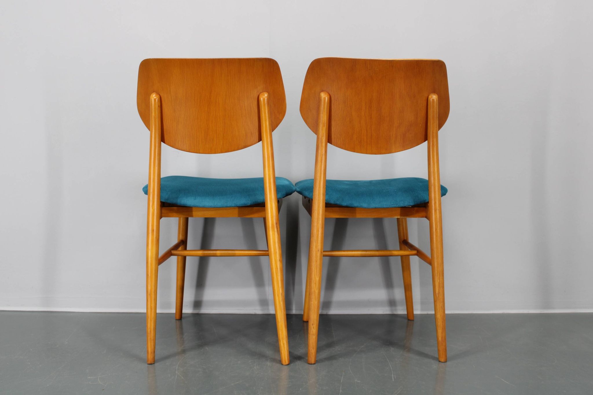 Ensemble de quatre chaises de salle à manger en hêtre des années 1970 par TON, Tchécoslovaquie