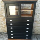 Meuble de métier a tiroirs et portes coulissante