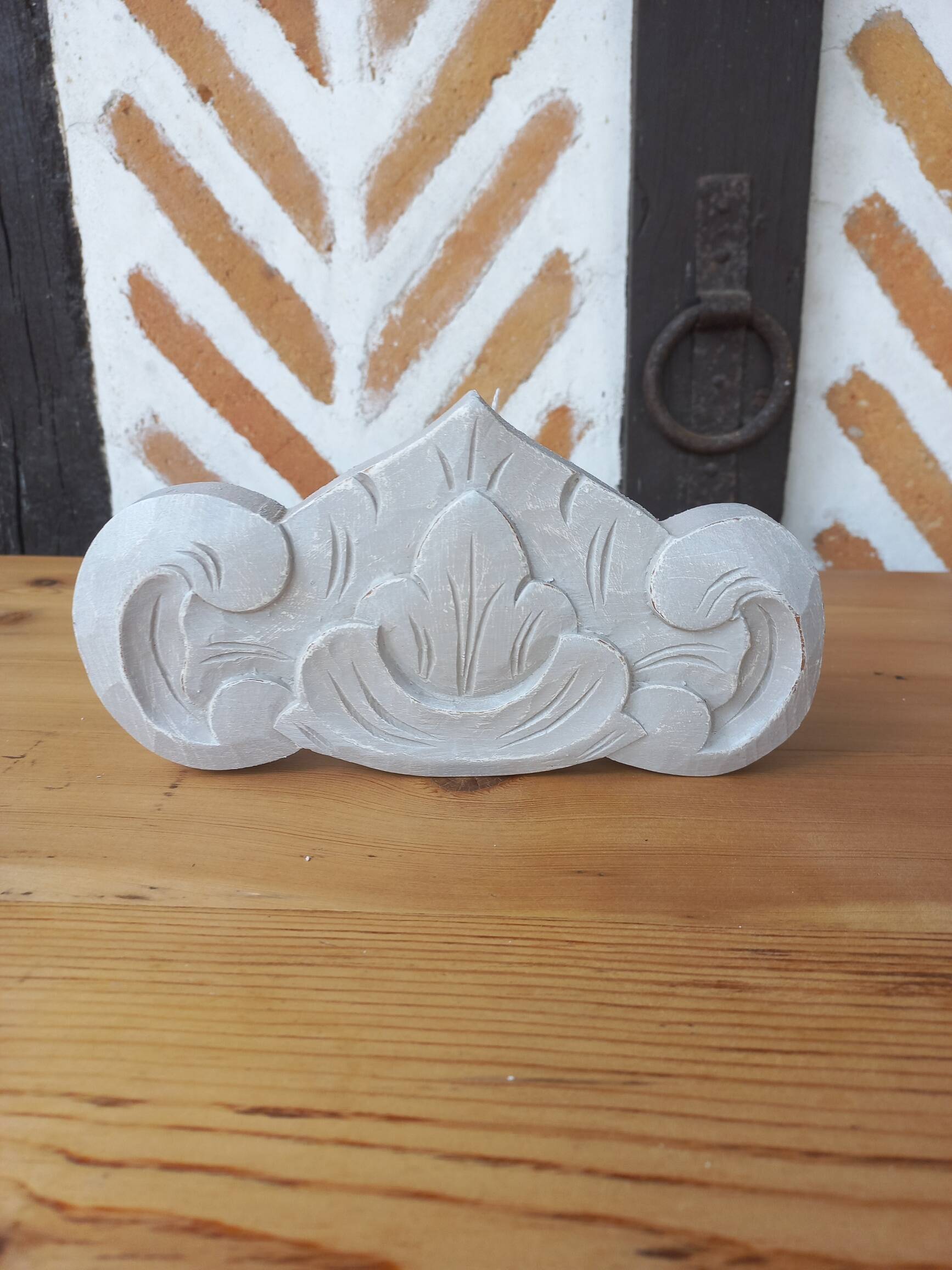 Linen patinated carved pediment woodwork