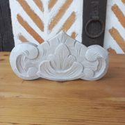 Boiserie fronton sculptée patinée lin