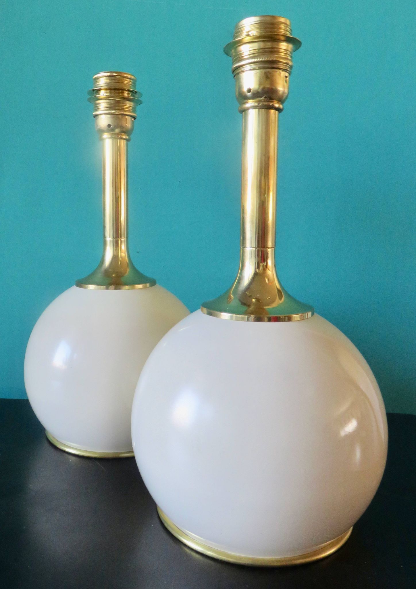 Pair of bedside lamps in brass and ecru lacquered metal, Denmark 1960