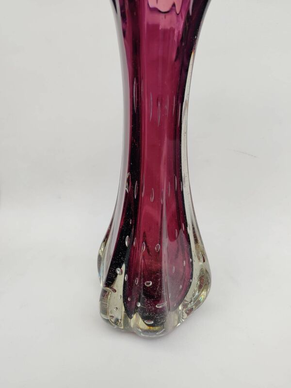 Vase en verre de Murano, de couleur améthyste, vers 1950.