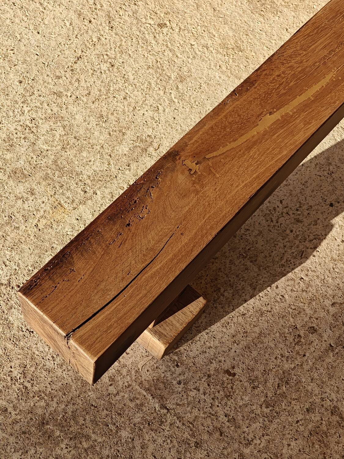 Artisanal oak beam entrance bench
