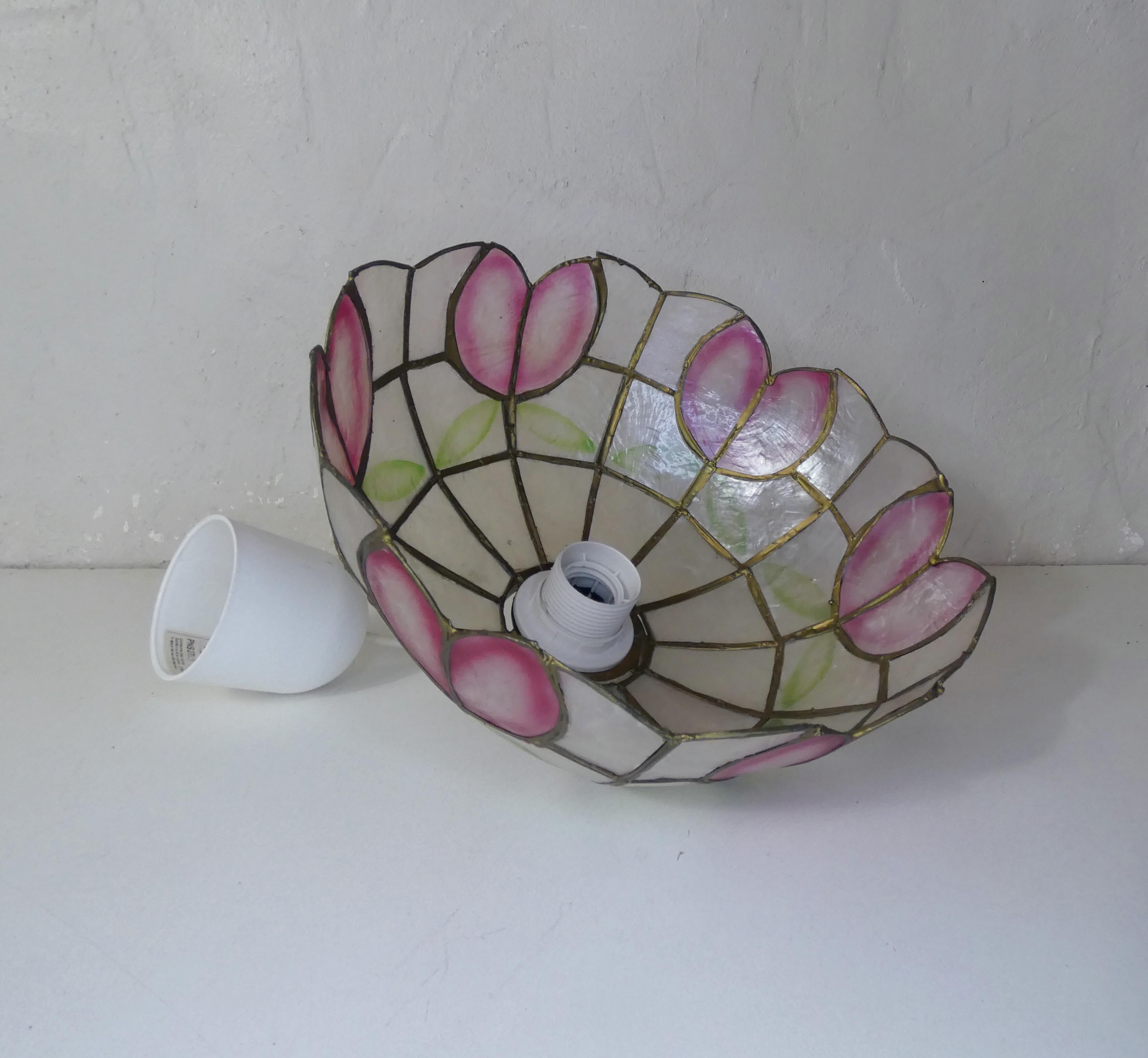 suspension luminaire in mother-of-pearl decoration flower