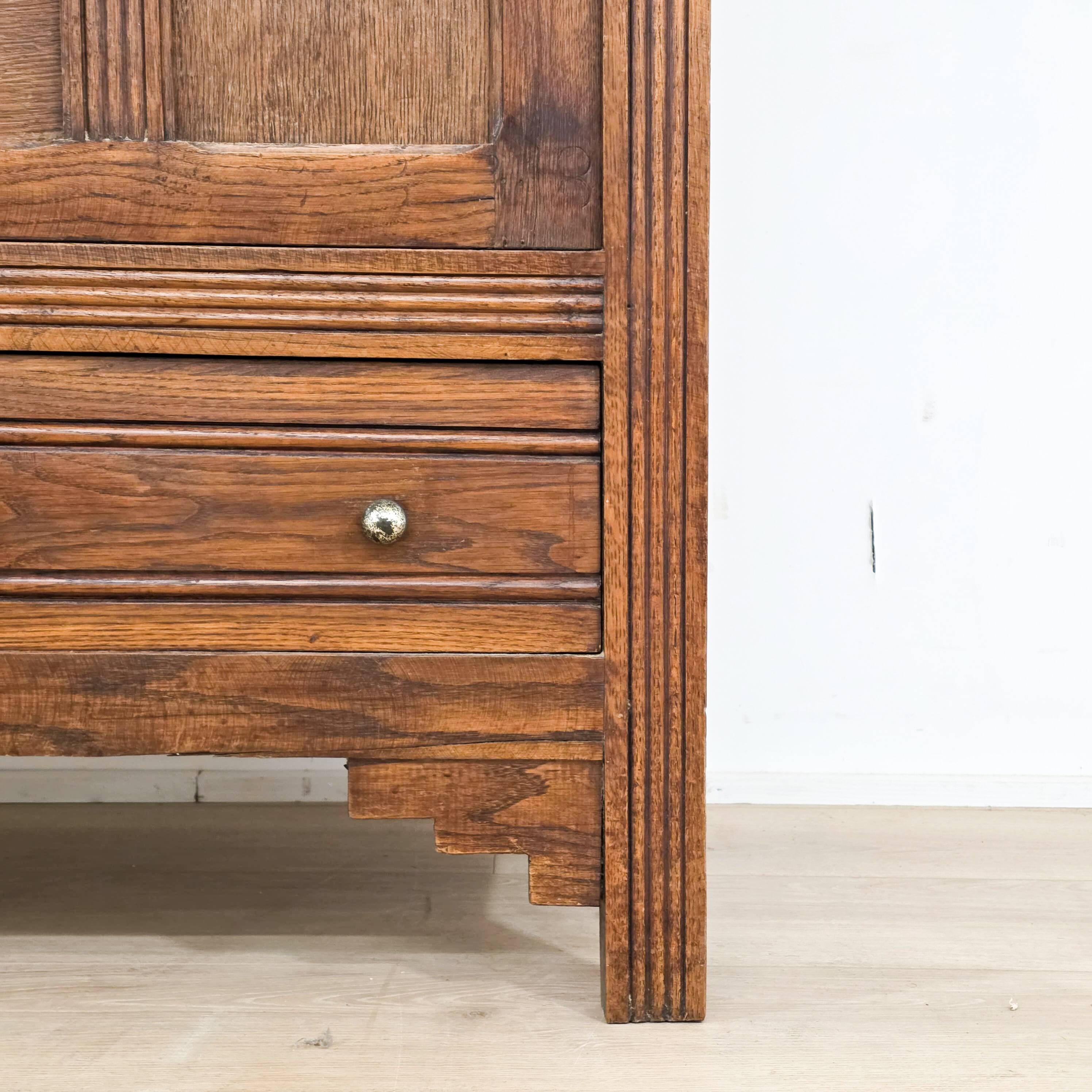 Art Deco wardrobe in solid wood with mirror from the 1920s.