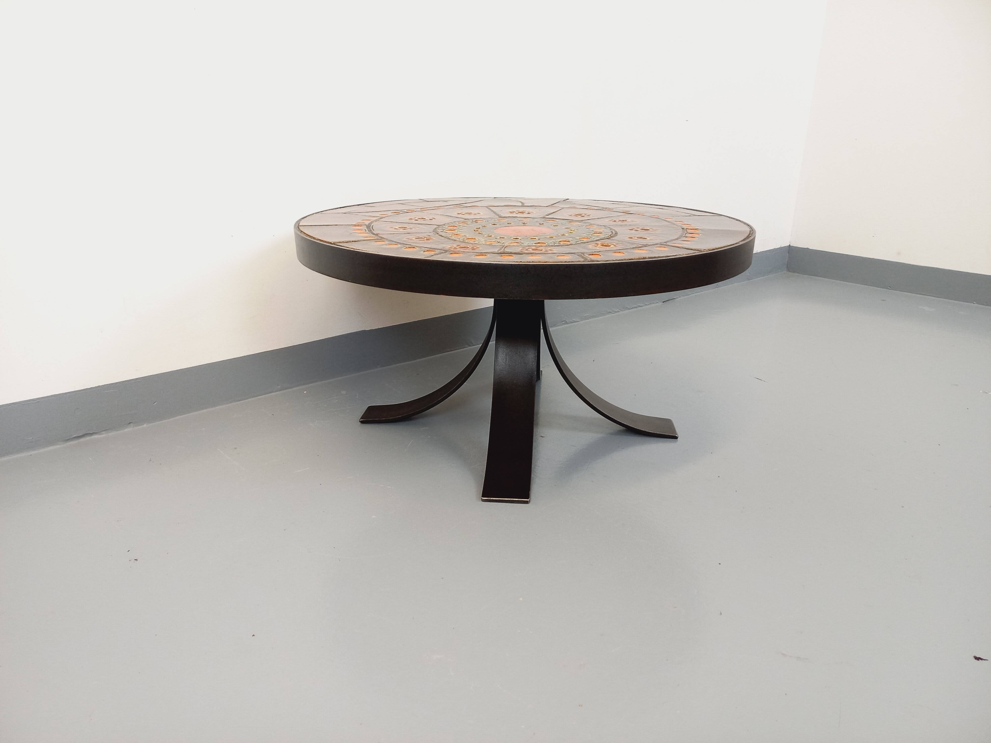 Vintage round coffee table from the 60s 70s by Raymond Corroyez in ceramic