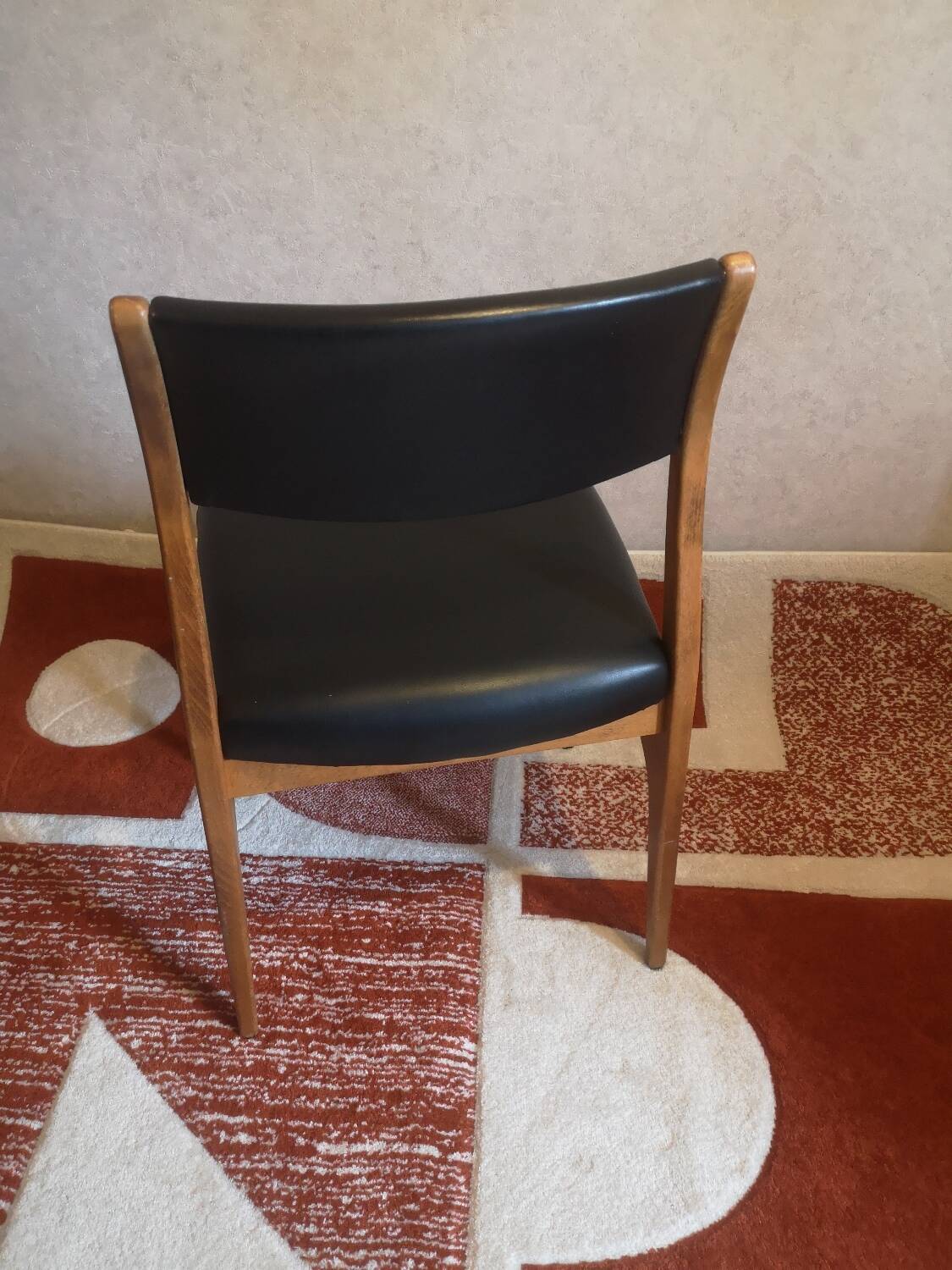 2 Scandinavian chairs
